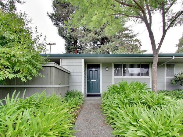 $2,383 / 1br - 648ft2 - Washer & Dryer in Unit, Wood Burning Fireplace, Covered parking (napa county)63682761334787123