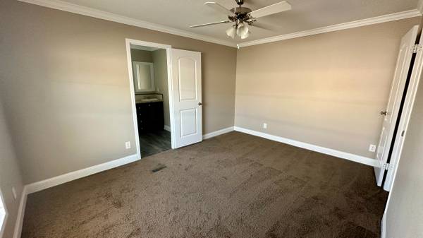 $1,479 / 3br - 1216ft2 - Upgraded 3 Bed / 2 Bath Home with Driveway & Lake Views – Don’t Wait! (Jacksonville)64014801194242124
