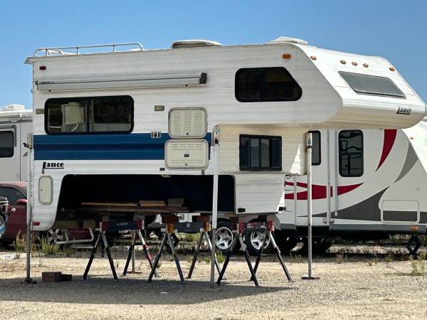 Lance Camper 1