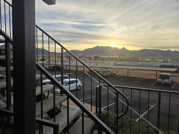 $1,300 / 520ft2 - FURNISHED STUDIO APARTMENT (SIERRA VISTA)63697065913601120