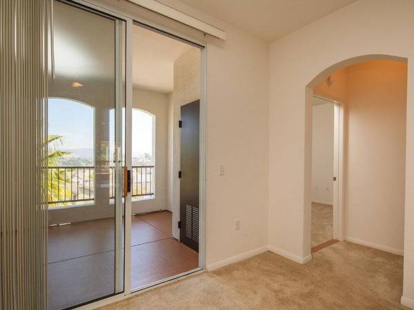 $3,095 / 2br - 1078ft2 - Armarios blancos con encimeras mejoradas, centro de negocios (Encinitas)63663752589953121