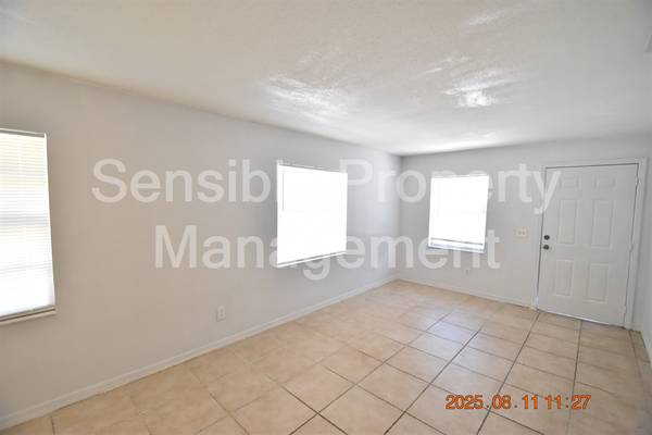 $1,395 / 2br - 857ft2 - 409 Big Cedar Way Unit C - great Brandon condo, no stairs, end unit (Brandon)63991085154306124