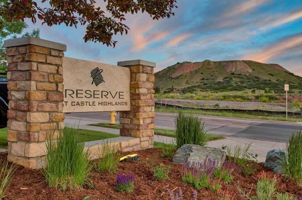 $1,249 / 2br - 1051ft2 - Business Center, Off Street Parking, High Ceilings (Select Units) (1040 Highland Vista Ave, Castle Rock, CO)63679423326977121