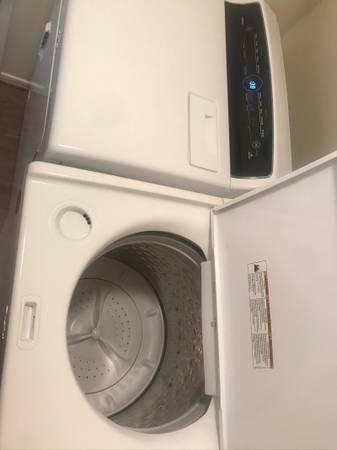 $3,619 / 2br - 1255ft2 - Located in Woodland Hills, Upgraded, Designer Carpet, 2bd 2ba (22219 Summit Vue Lane, Woodland Hills, CA)63953080024707124
