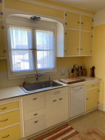 $1,250 / 1br - 600ft2 - Furnished Apt in historic neighborhood (Alpena)64037723250946123