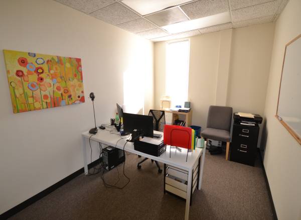$2,500 / 1515ft2 - Rare Albany Park Storefront Office Available! (Albany Park)63898983836674124
