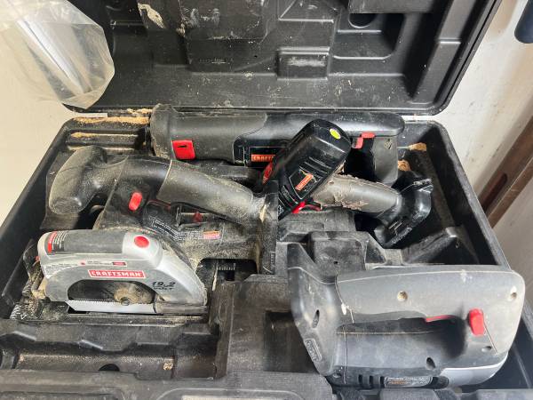 Craftsman 19.2 volt drill and saw set 1