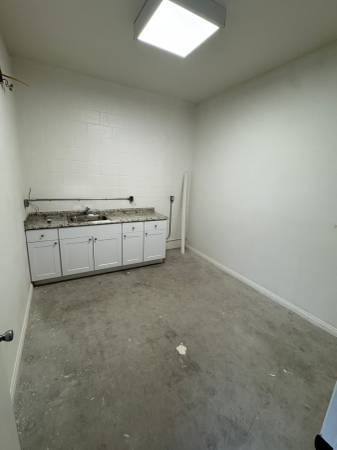 $2.999 / 2255 pies² - ¡2 MESES DE ALQUILER GRATIS! ESPACIO COMERCIAL EN ESCONDIDO EN ALQUILER! (ESCONDIDO)63509983883779122