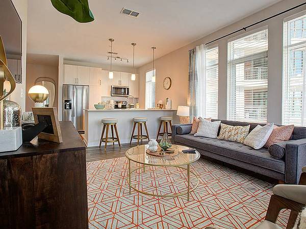 $1,360 / 1br - 709ft2 - Caroline64015947386881123