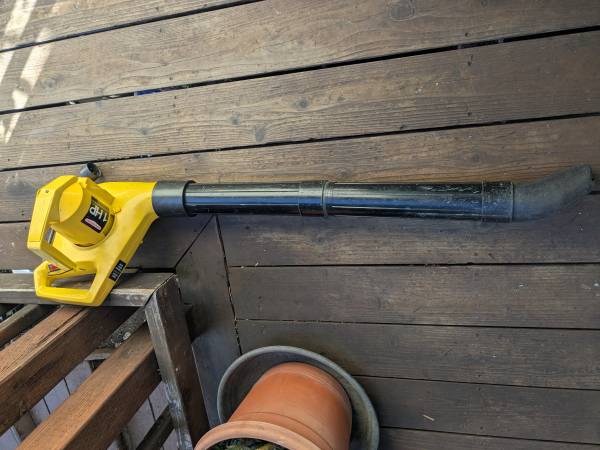 Electric corded leaf blower with a long nozzle 1