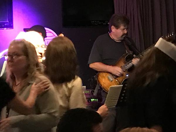 Guitarist seeking Classic Rock Band 1