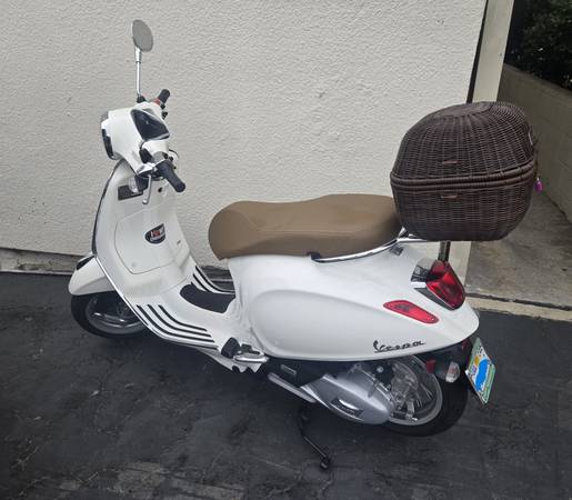 2023 Vespa Primavera 150CC 6k obo 1