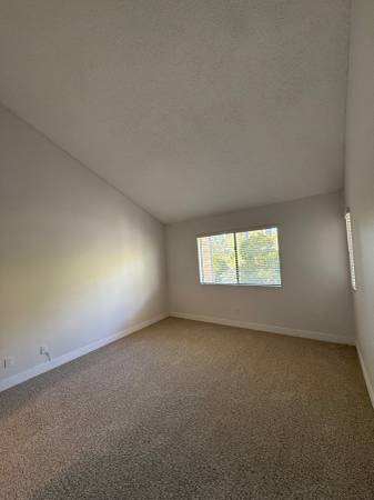 $3,060 / 2br - 1160ft2 - Welcome Fall in your new Home Spacious 2x2 bedroom! Utilities Included (Clairemont)64037223536130124