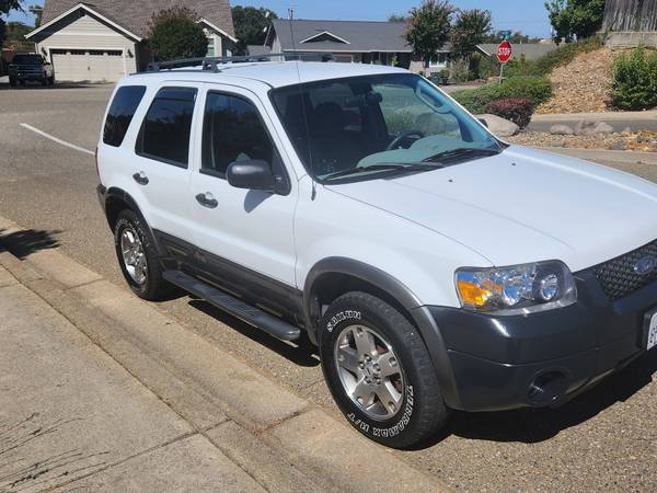 2005 Ford Escape · XLT V6 - $4,900 (Jackson)63470758819587124
