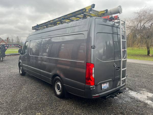Van door ladder 1