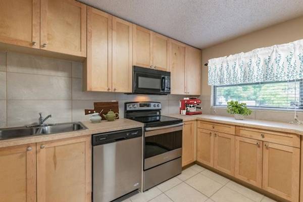 $2,466 / 3br - 1172ft2 - Grill and Picnic Area, Refrigerator, Ceiling Fans (3400 Tyne Lane, Sarasota, FL)63791154394755121