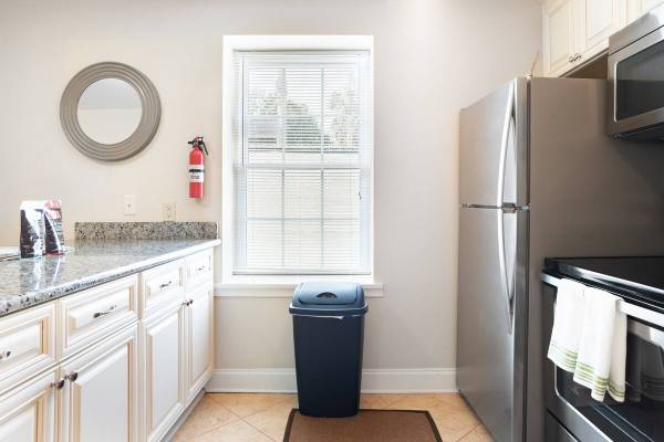 $193 / 2br - Beautiful French Quarter and Frenchmen Street Condo (New Orleans LA)63792268913281124