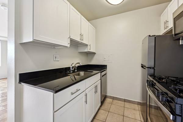 $2,150 / 500ft2 - Live in the Heart of Dupont Circle-Apt 108 All Utilities Included! (Washington)64040363996161122
