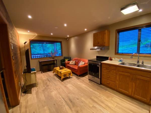 Charming 1BR (Queen) Suite 1