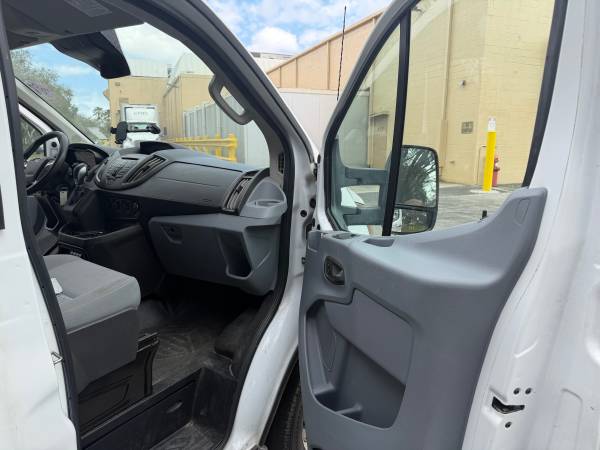 2018 Ford TRANSIT 150 - Photo 15