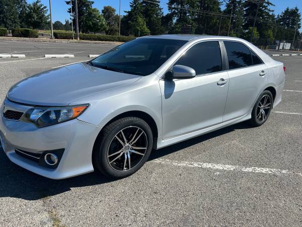Sedán Toyota Camry SE 2014 - $8,500 (Lakewood)63623417808257120