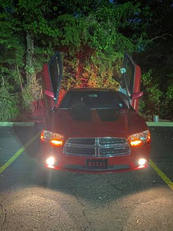 2011 Dodge Charger 5.7 Hemi V8 - $6,00063612074991233121