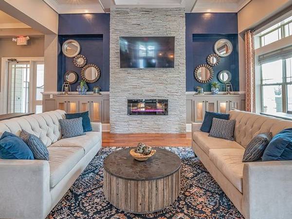 $1,615 / 2br - 1160ft2 - Easy Access to I-40, I-540 and US-70, Wood-Style Plank Flooring63968070664194123