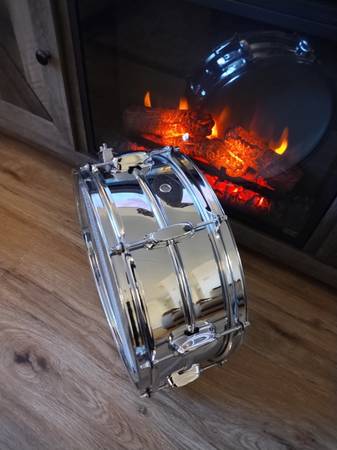 Tama Rockstar 5.5"x14" snare drum - $100 (Brighton, Ma)63435617585153121