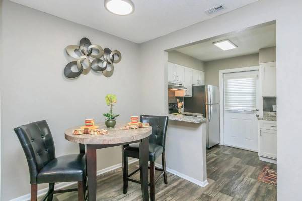 $1,599 / 2br - 950ft2 - Balcony or Patio, Private Backyards, State-of-the-art Fitness Center (Lutz)63976138210690124