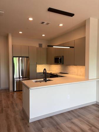 $1,392 / 1 habitación - 613 pies² - ¡1 Habitación Disponible Ahora! Hermoso Espacio Nuevo en el Centro de COS (Colorado Springs)63687119287171121
