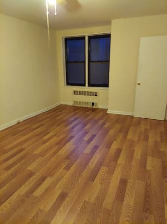$2,000 / 1br - 800ft2 - 133-28 SANFORD AVE ONE BEDROOM  VERY LARGE  NEAR #7 TRAIN (FLUSHING)64033631488897124