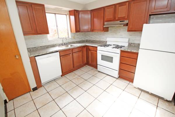 2BR in Crafton/Ingram - Patio, A/C, Garage, W/D Hook-Ups - WHOA! 1