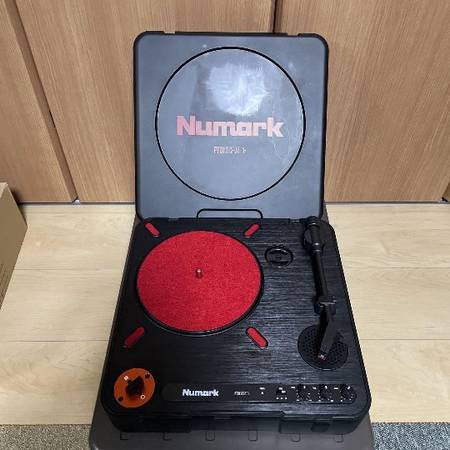 Numark PT-01 Portable Turntable w/DJ Scratch Switch Built-In Speaker 1