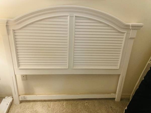 Queen size bed White 1