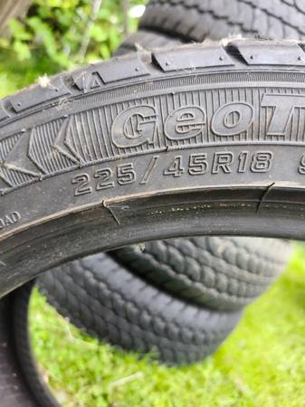 Neumático Geotour 225/45R18 usado - $45 (Tacoma)63471373138945122