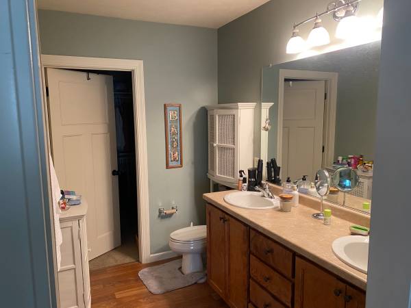 $2,000 / 3br - 2200ft2 - Large Duplex near Appleton North63845968985217124