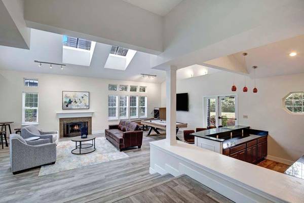 $2,155 / 2br - 1043ft2 - Pet-Friendly Living Near Kent Station, New Upgrades, A Must See63814837821955124