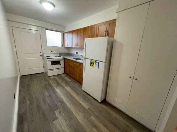 $1,800 / 2br - 722ft2 - 534 Kamoku St. - 2 habitaciones 1 baño 1 estacionamiento - $1800 (Moi'ili'ili)63686745378945122