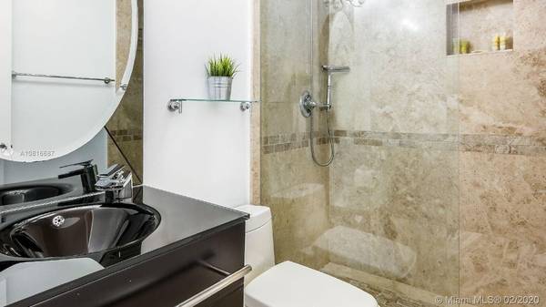 $100 / 2br - 909ft2 - Washer/dryer/dishwasher/central AC (Flamingo Park)64051005790851124