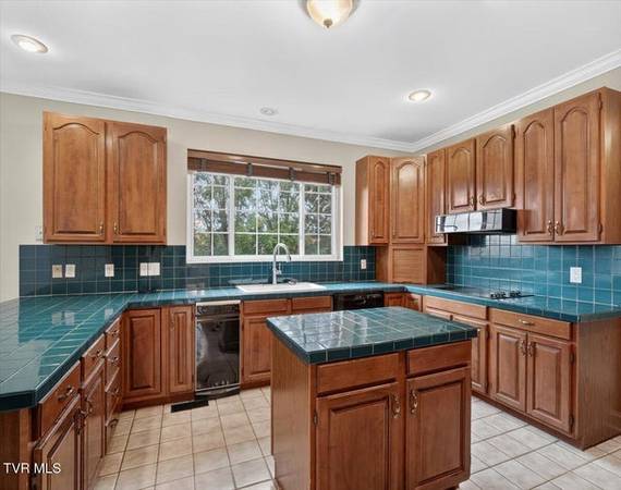 $925,000 / 6671ft2 - Discover timeless charm and exceptional space (Jonesborough)64279154557825123