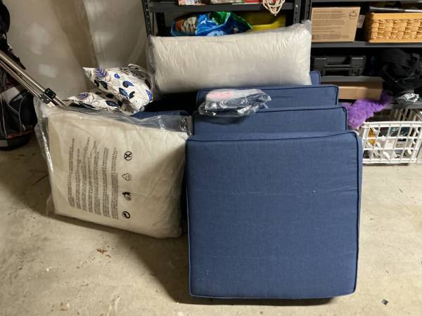 4 PIECE PATIO CUSHION SET 1