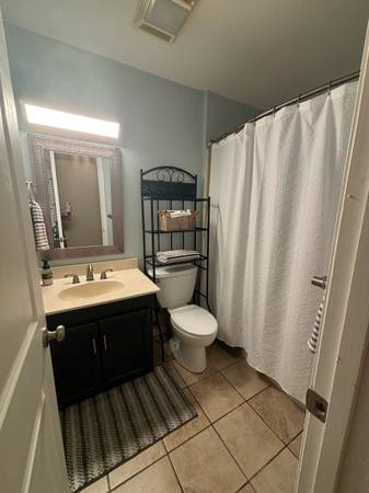 $750 / 3br - 300ft2 - Room in Mid City Cottage-Queen w Shared Bath (Baton Rouge)63902943928450122