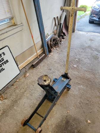 Ausco 2 ton floor jack 1