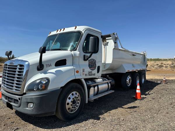 2018 Freightliner Cascadia 113 Super 10 Dump Truck 1