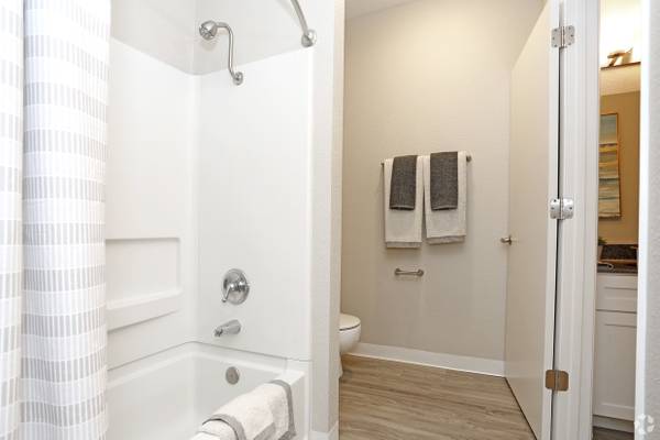 $2,276 / 2br - 912ft2 - Newly Remodeled 2 Bedrooms. W + D INCLUDED! (Sacramento)64044027008897123