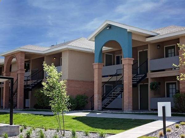 $1,059 / 1br - 456ft2 - On-Site Management, Indoor Basketball Court, Mountain Views63670954849923122