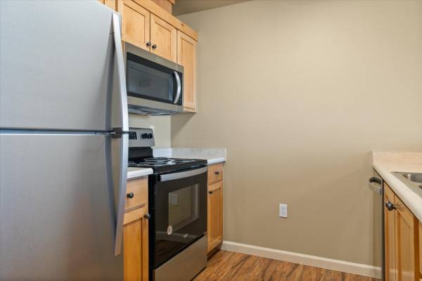 $1,785 / 1br - 812ft2 - 1 BEDROOM //// GAS FIREPLACE & A/C /// READY SOON! (BEND)63839293067267124