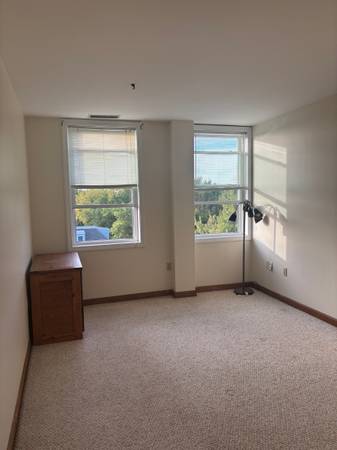 $1,100 / 3br - 1 Room in 3bed/ 2 ba near Davis/ Porter (Somerville)63828337531523124