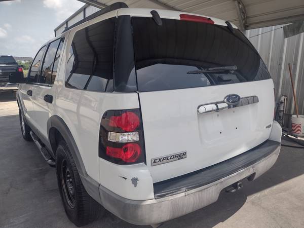 SUV Ford Explorer XLT 2006 con 3 filas de asientos. Solo efectivo $2,995. - $2,995 (Houston Tx)63622150869123123