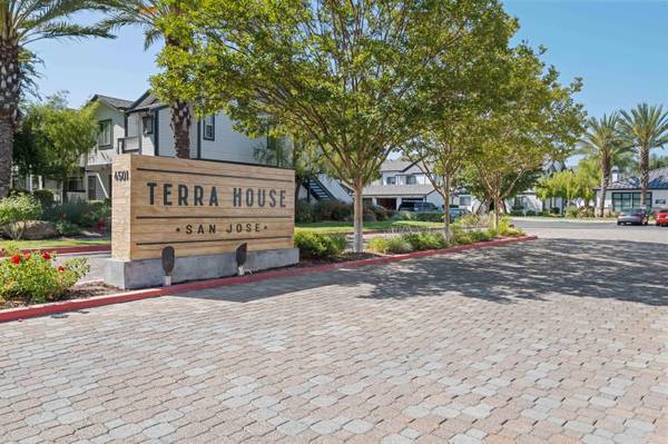 $3,283 / 2br - 951ft2 - ¡1 mes GRATIS! 2bd 2ba, Planos de piso amplios (san jose sur)63880133238401121